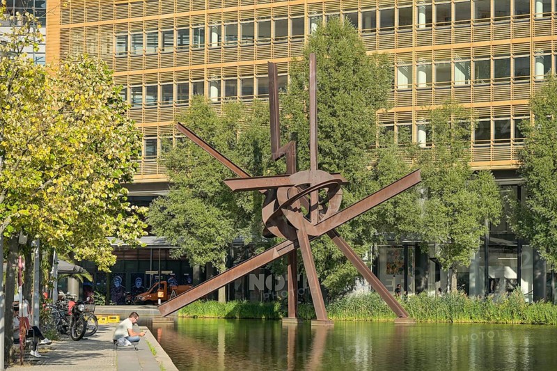 Commercial building, Pianosee, sculpture Galileo by Mark di Suvero at the Atrium Tower, Potsdamer Platz, Tiergarten, Mitte, Berlin, Germany
