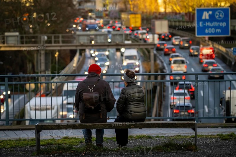 Traffic jam on the A40 motorway, city passage, Essen-Huttrop junction, traffic jam in both directions, 2 people looking at the traffic jam, at the Ruhrschnellweg tunnel, in the city centre, North Rhine-Westphalia, Germany