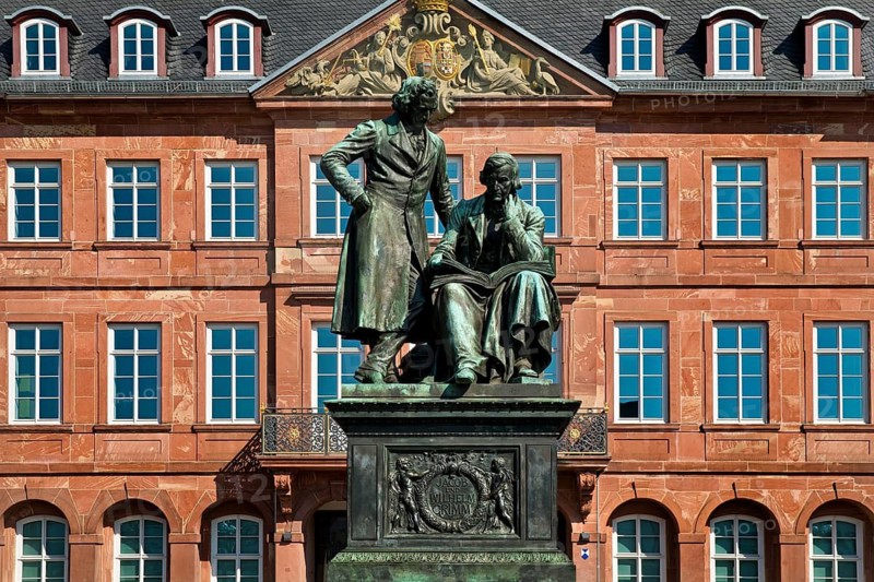 Brothers Grimm National Monument in front of Neustadt Town Hall, German Fairy Tale Route, Hanau, Hesse, Germany