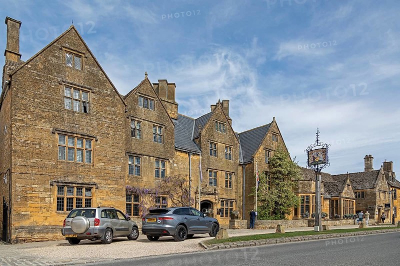 Honey-coloured houses, The Lygon Arms restaurant, pub sign, High Street, Broadway, Worcestershire, The Cotswolds, England, United Kingdom