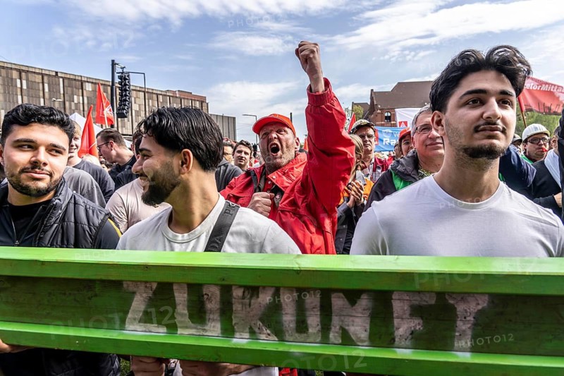 Demonstration of many thousands of steelworkers in front of the headquarters of ThyssenKrupp Steel Europe in Duisburg against massive job cuts following the participation of a foreign investor in the company, Green Steel Symbol, Duisburg North Rhine-Westphalia, Germany
