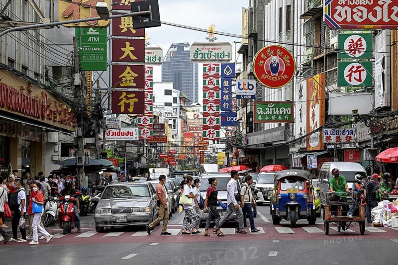 Street scene on Yaowarat Road, China Town, Chinese neighbourhood, Sampheng, Bangkok, Thailand