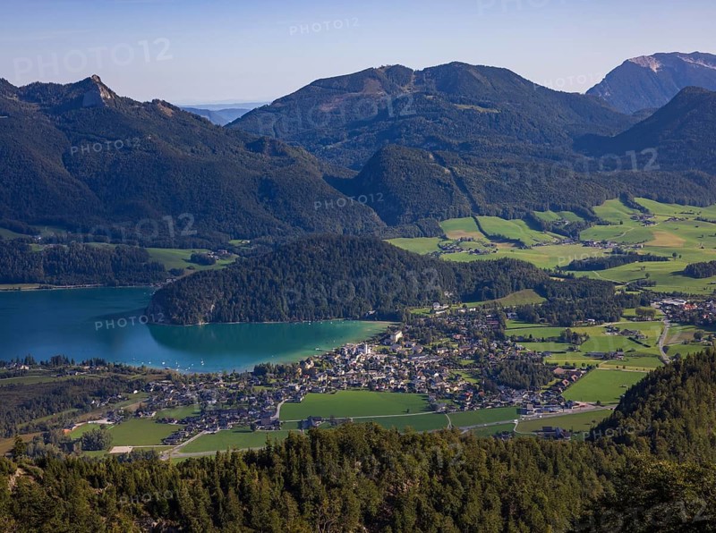 Hiking trail up the Sparber with views to Strobl and Lake Wolfgangsee, Osterhorn group, Salzkammergut, Salzburg province, Austria