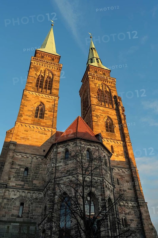 Towers of St Sebald's Church in the evening sun, Nuremberg, Middle Franconia, Bavaria, Germany
