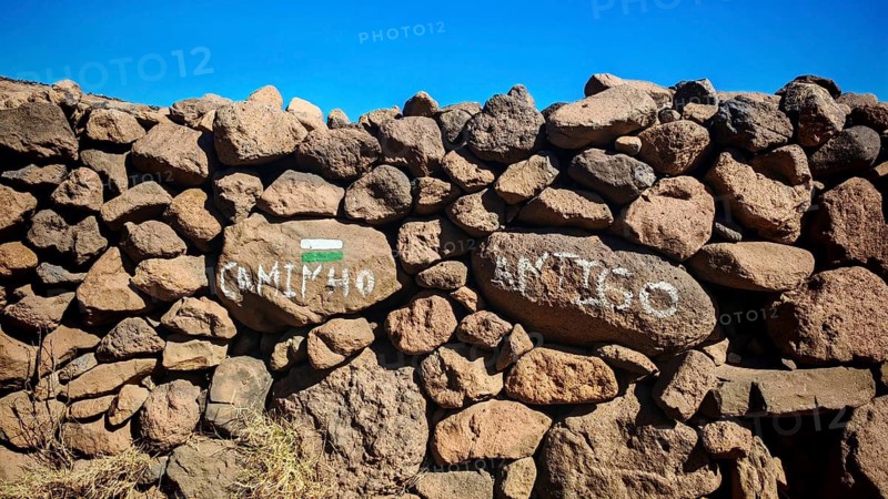Natural volcanic stone wall with hand painted markings, 'Caminho Antigo' along a trail, hiking, Santo Antao, Cabo Verde, Cape Verde, Cape Verde