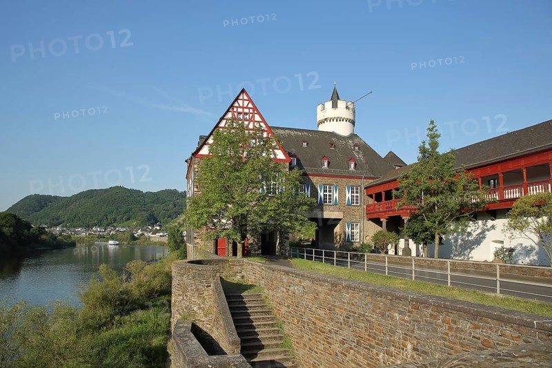 Moated castle Oberburg von der Leyen Castle built 15th century on the Moselle, Gondorf, Kobern-Gondorf, Untermosel, Mosel, Rhineland-Palatinate, Germany
