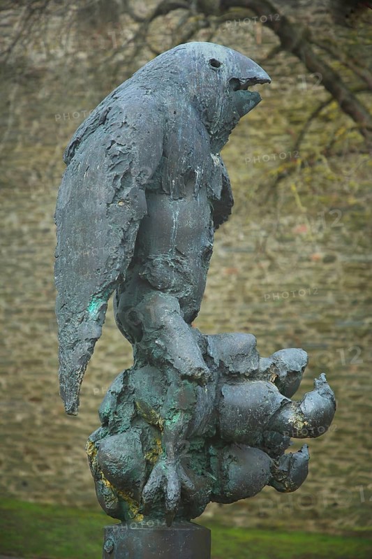 Phoenix sculpture by Richard Hess 1991, modern art, bronze sculpture, bird figure, Pestalozzi School, Idstein, Taunus, Hesse, Germany