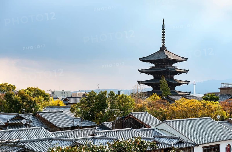 View across the rooftops of Higashiyama to the five-story Yasaka Pagoda of the Buddhist Hokanji Temple, Higashiyama, Kyoto, Japan