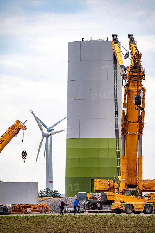 Wind turbine repowering, in the Issum-Oermten wind farm, 9 wind turbines in operation for over 20 years (Enercon model series E-58) in the background are being replaced by 4 new turbines (type Enercon E-160), which will then generate 4 times more electricity than the old 9 wind turbines, North Rhine-Westphalia, Germany