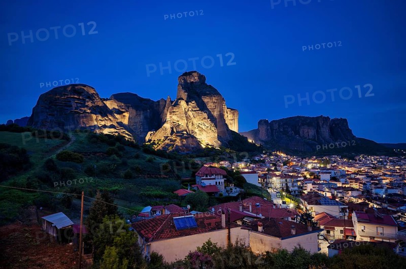 Night shot, village at Kalambaka at the foot of the Metéora mountains, the Metéora monasteries shine above, blue hour, Kalambaka, Trikala, Thessaly, Greece