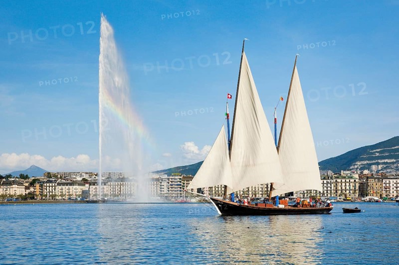 The Jet d'eau, the landmark in the Lake Geneva basin, Canton Geneva, Switzerland
