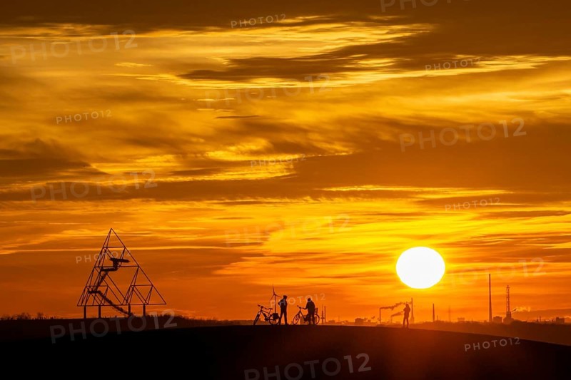Red evening sky, sunset, view from the Mottbruch slagheap in Gladbeck, to the west, to the slagheap at Beckstrasse, in Bottrop with the Tetraeder, North Rhine-Westphalia, Germany, Red evening sky, sunset, view from the Mottbruch slagheap in Gladbeck, to the west, to the slagheap at Beckstrasse, in Bottrop with the Tetraeder, North Rhine-Westphalia, Germany