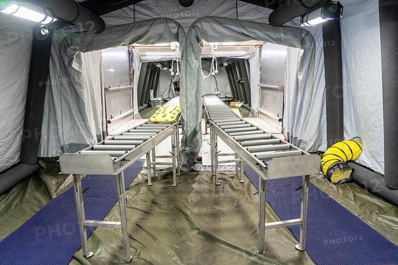 Decontamination of injured persons after an assumed accident involving hazardous substances, fire brigade and aid organisations practise setting up and operating a decontamination station, injured persons are sighted and then washed in a special shower tent to remove possible hazardous substances and chemicals in order to avoid further injuries, the emergency services wear special, ventilated protective suits, large-scale exercise by the Essen fire brigade