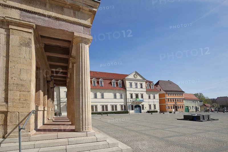 Old guard with tourist information and arcade with pillars, market square, Sondershausen, Thuringia, Germany