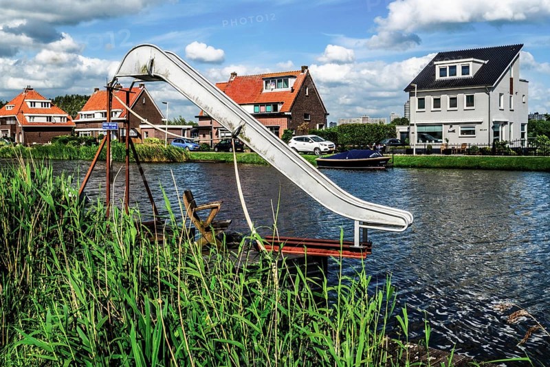 Walk along the Rotte, route from the modern city center to the green suburbs such as Hillegersberg or the Hoge Bergse Bos. Historic waterway leads past riverbanks, parks and the Prinsenmühle, Rotterdam, Netherlands