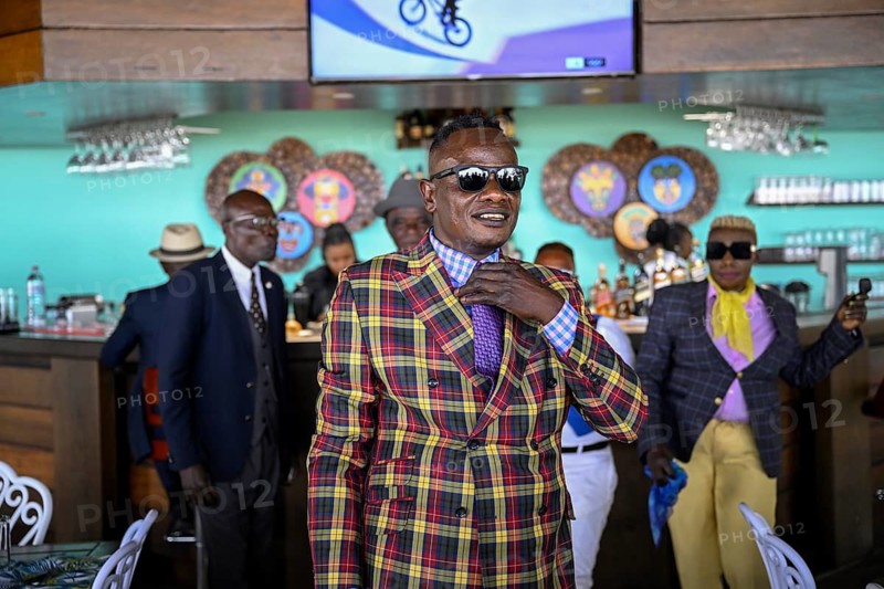 Sapeur, member of the Société des Ambianceurs et des Personnes élégantes (SAPE), society of entertainers and stylish people, Brazzaville, Republic of Congo