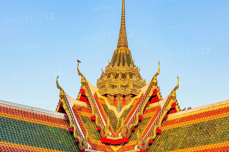 Wat Yannawa, Buddhist temple, overlapping roofs with curved chofas and Chedi temple tower, Bangkok, Thailand's metropolis, Thailand