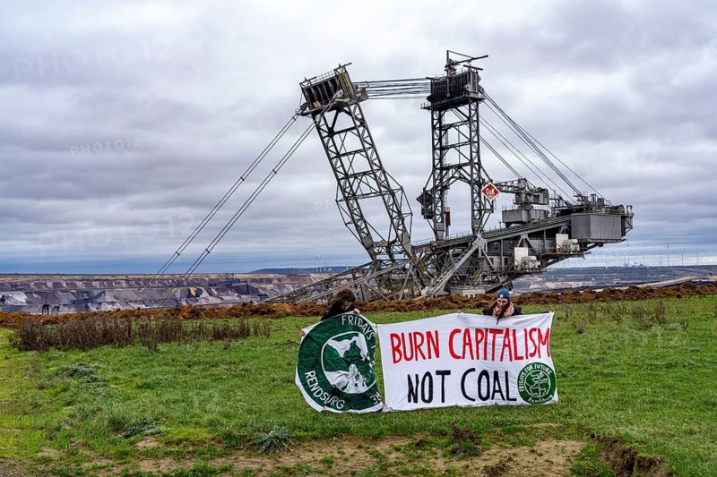 Opencast lignite mine Garzweiler 2, bucket wheel excavator 261 excavating the surface, at the rest of the hamlet of Lützerath, protests by Friday for Future activists, Erkelenz, North Rhine-Westphalia, Germany