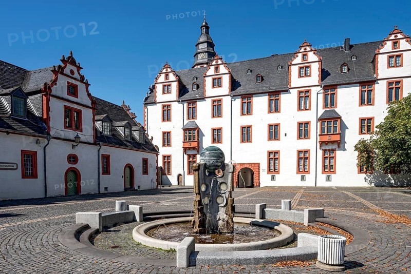 Hadamar Castle, Renaissance residence, on the left farm building with town museum, glass museum, fountain for displaced persons from Bohemia, castle square, old town centre, Hadamar, Limburg-Weilburg, Westerwald, Hesse, Germany