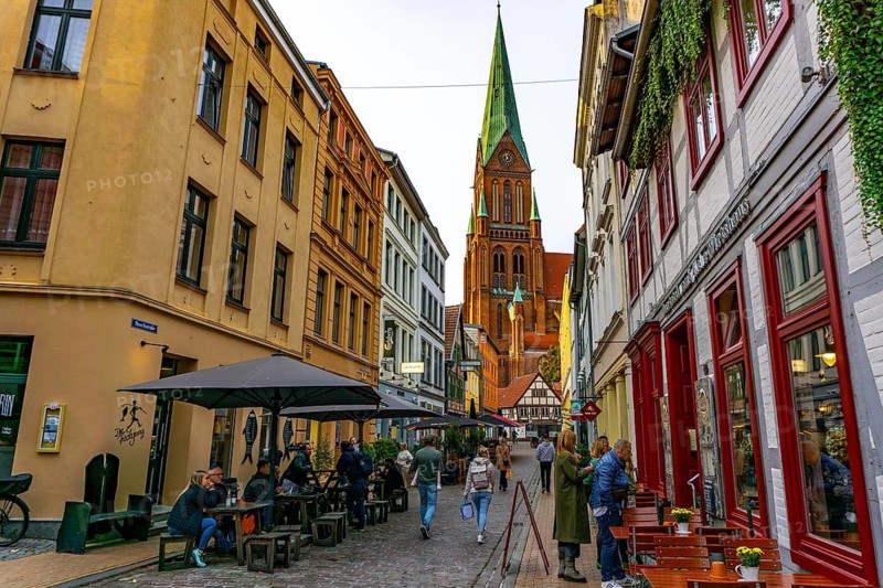 The historic old town of Schwerin, Buschstraße, alley with many restaurants, St.-Marien-Dom zu Schwerin, Mecklenburg-Vorpommern, Germany