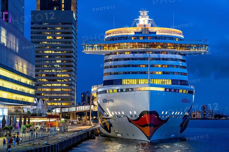 Rotterdam, skyline at the Nieuwe Maas, skyscrapers at the Kop van Zuid district, cruise ship Aida Prima at the Cruise Terminal, Netherlands