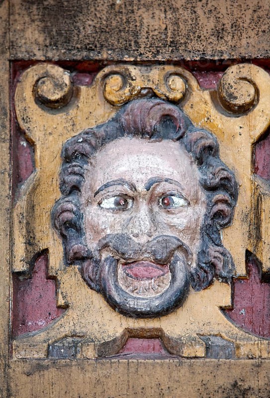 Carved figures, Old Latin School decorated with wood carvings, 17th century, Alfeld, Leine, Lower Saxony, Germany, Europe, geschnitzte Holzfiguren an der Fassade, Alte Lateinschule, 16. Jahrhundert, Alfeld an der Leine, Niedersachsen, Deutschland, Europa
