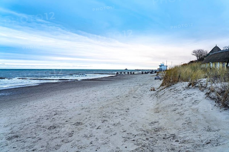 The beach at the Baltic seaside resort of Kühlungsborn in winter, Mecklenburg-Western Pomerania, Germany