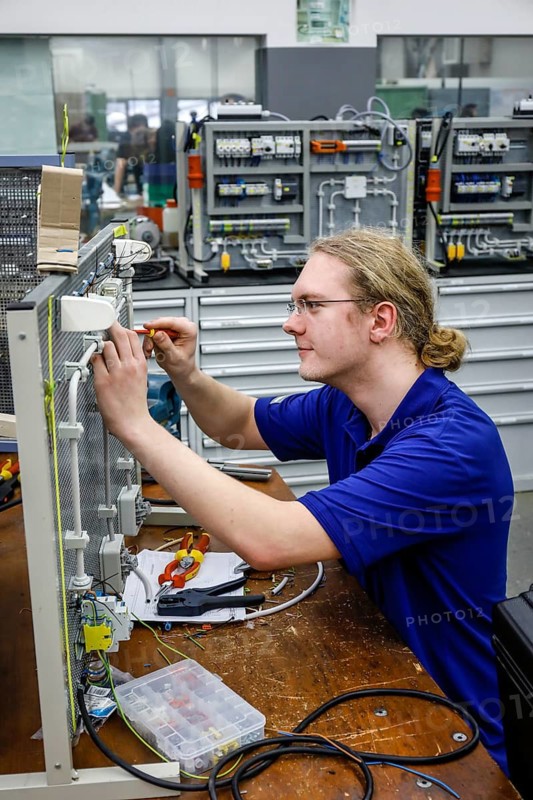 Remscheid, North Rhine-Westphalia, Germany - Trainees in electrical professions here during basic training, Vocational Training Centre of the Remscheid metal and electrical industry. - FOR EDITORIAL USE ONLY!