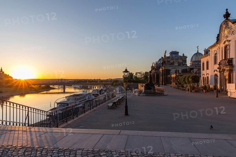 Sunrise over the Elbe, Brühl's Terrace in the first morning light with the Academy of Fine Arts and the Secondary School, Dresden, Saxony, Germany