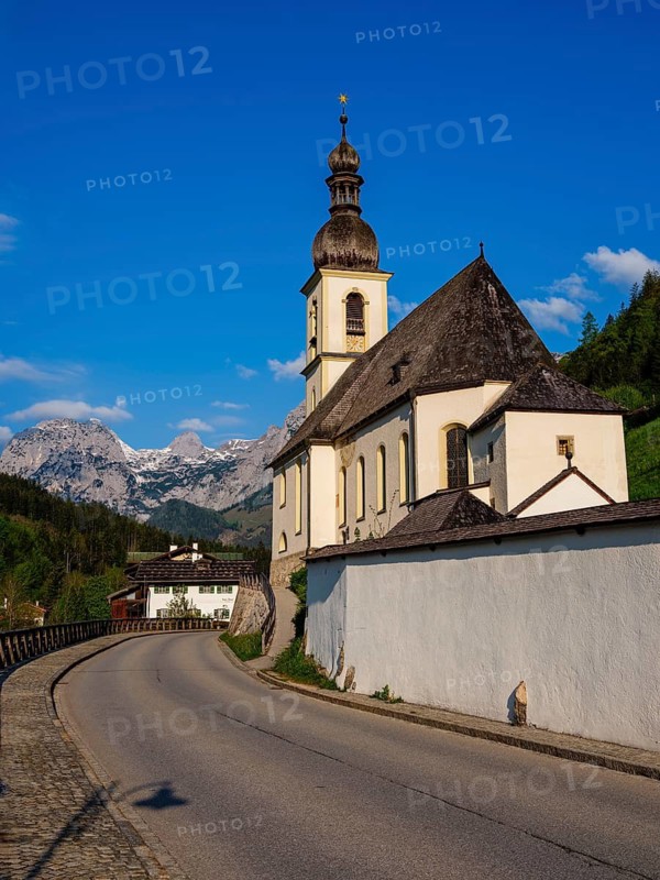 Parish church of St Sebastian, Reiteralpe at the back, Ramsau, Berchtesgadener Land, Upper Bavaria, Bavaria, Germany