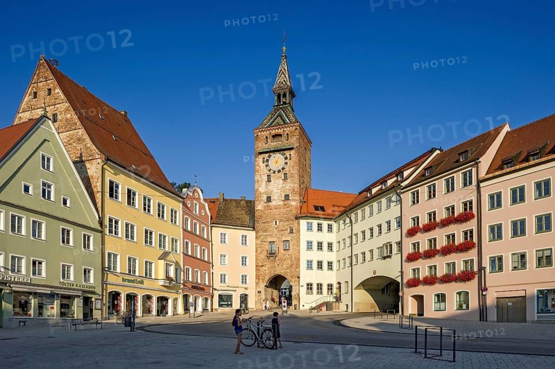 Medieval gate tower, town gate Schmalzturm or beautiful tower, main square, old town centre, Landsberg am Lech, Upper Bavaria, Bavaria, Germany
