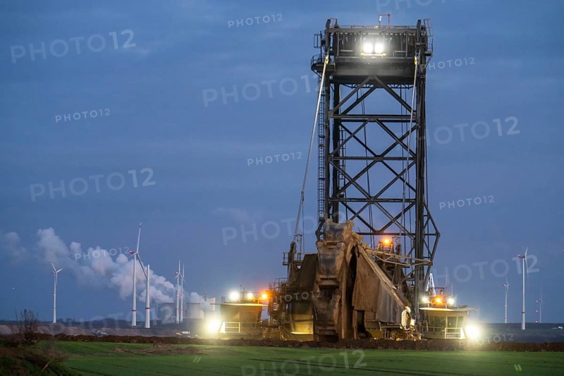 Edge of the Garzweiler II open-cast lignite mine, at the village of Lützerath, the last village to be excavated, in the background the Neurath lignite-fired power station, belongs to Erkelenz in the district of Heinsberg, North Rhine-Westphalia, Germany