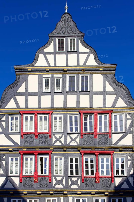 Half-timbered house, half-timbered houses, architecture, blue sky, half-timbering, Herborn, Hesse, town, towns, market square, Federal Republic of Germany