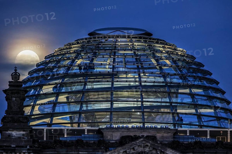 Full moon on the dome of the Reichstag, 16 October 2024, Berlin, Berlin, Germany