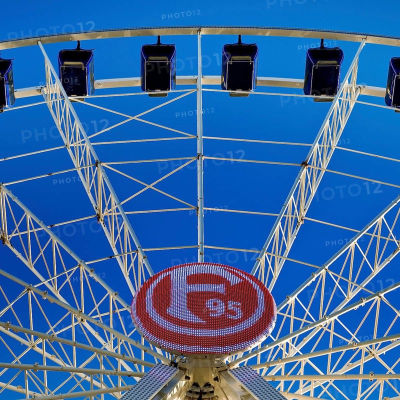 Logo in club colours of Fortuna Düsseldorf on the Ferris wheel, Burgplatz, Düsseldorf, North Rhine-Westphalia, Germany
