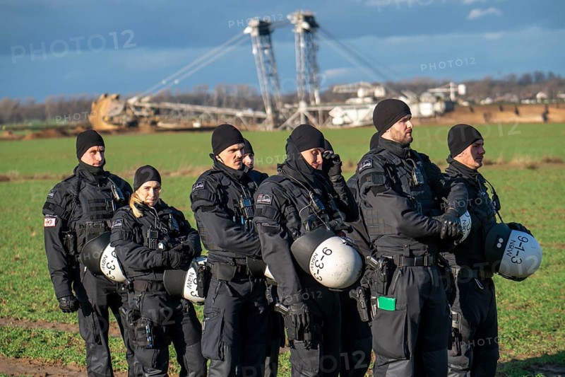 Start of the eviction of the hamlet Lützerath at the lignite mine Garzweiler 2, activists try to obstruct the preparation for the upcoming eviction of the site, which is occupied by climate protection activists, the energy company RWE prepares the construction of work roads, protected by the police, North Rhine-Westphalia, Germany