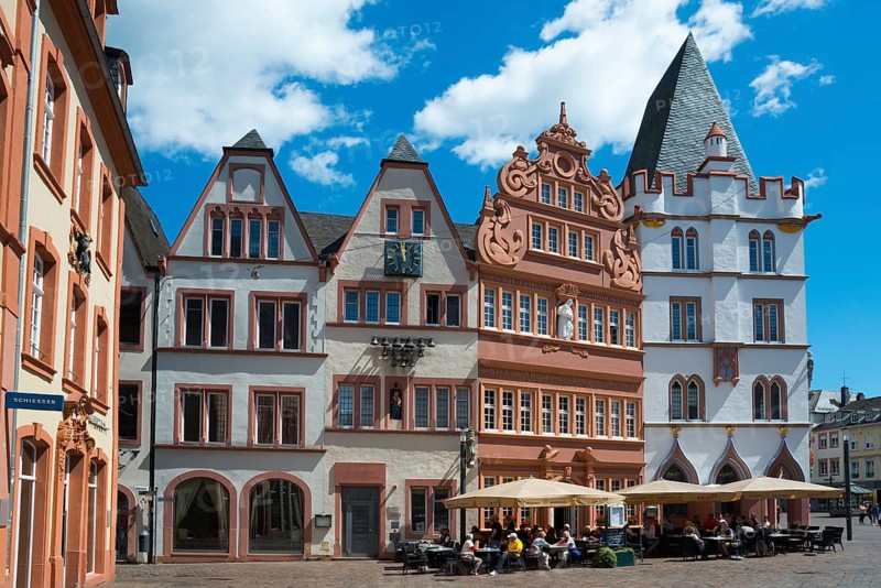 Historic half-timbered houses on a lively square with outdoor seating under a blue sky, Glockenspiel, Red House, Haus Steipe, Hauptmarkt, Trier, Rhineland-Palatinate, Germany