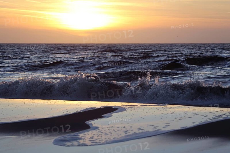 Sunset on the beach, waves, water, sea, sandy beach, surf, sunset, priel, Wadden Sea, Nationaal Park Duinen, North Sea coast, horizon, Texel, North Holland, Netherlands, Netherlands