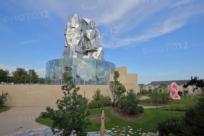 Parc des Ateliers and Modern Building Tour Luma 56m high by architect Frank Gehry 2021, modernism, deconstructivism, Krauses Crossing sculpture by Franz West, modern art, large sculpture, Arles, Bouches-du-Rhône, Camargue, Provence, France