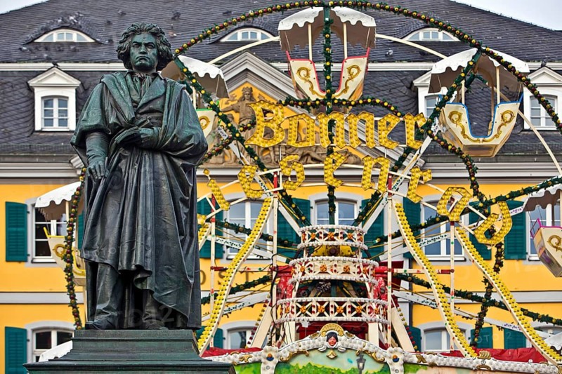 The Beethoven monument in front of the Bonn Christmas market Ferris wheel on Münsterplatz, Bonn, North Rhine-Westphalia, Germany