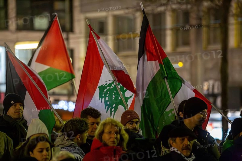 Palestinian flags at a pro-Palestinian rally on the market square in Mannheim