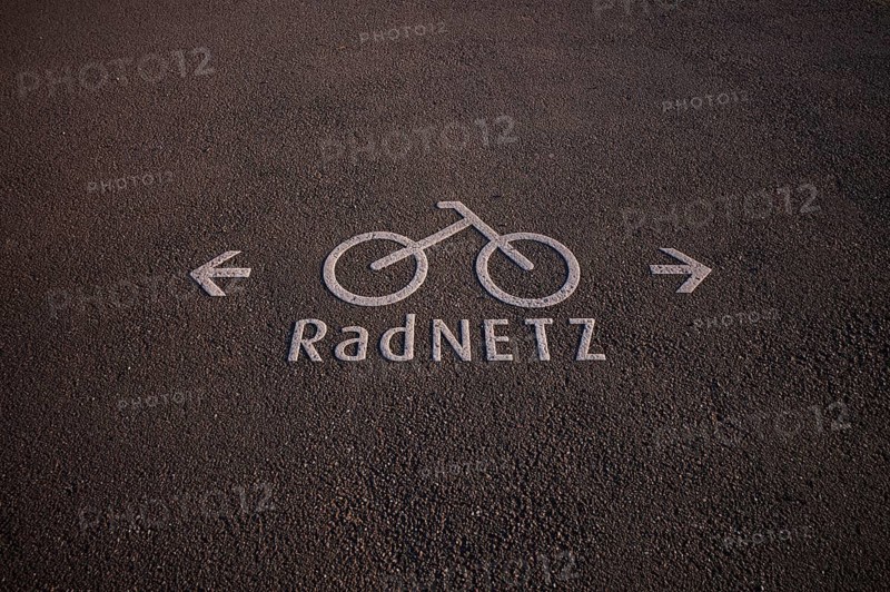 Pictogram, symbol, cycle path, cycle network, labelling, marking on asphalt, Stuttgart, Baden-Württemberg, Germany