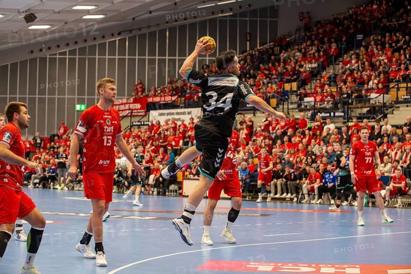 26.04.2024, 2. HBL (German Handball League), Matchday 30: Owl Ludwigshafen vs TuSEM Essen (Final score 32:37) . Felix Klingler (34, TuSEM Essen) pulls away