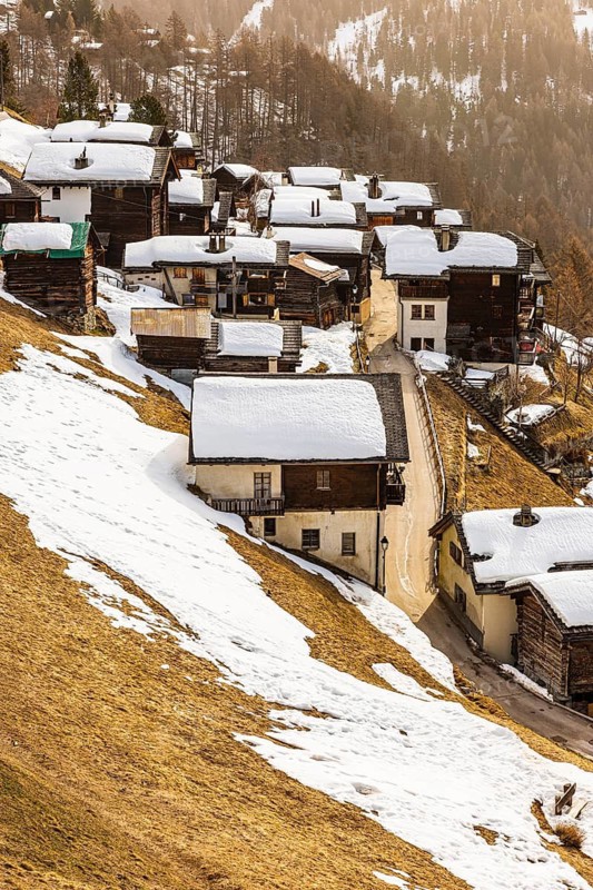 Snow-covered old farmhouses, historic town center, Chandolin, Val d'Anniviers, Valais Alps, Canton of Valais, Switzerland