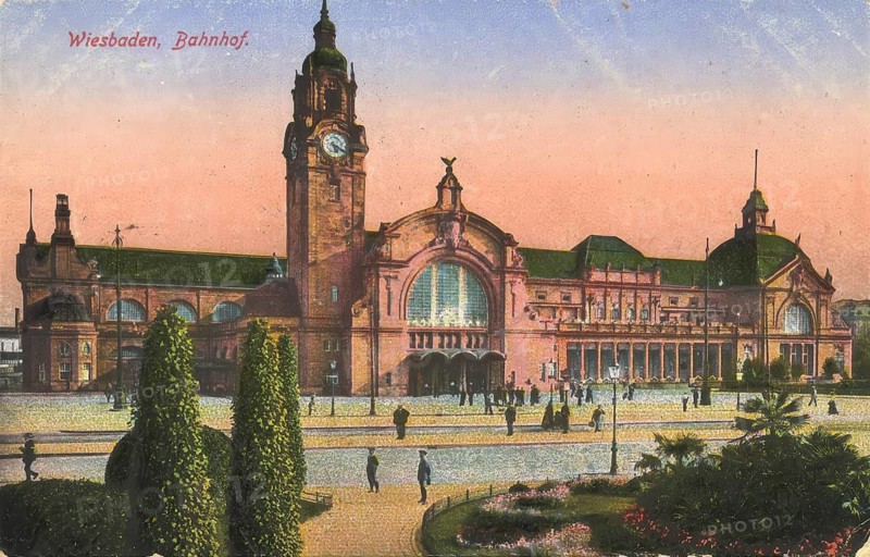 Historical postcard, picture postcard, railway station of Wiesbaden, Hesse, Germany, digitally enhanced reproduction of an original from around 1900, picture postcard