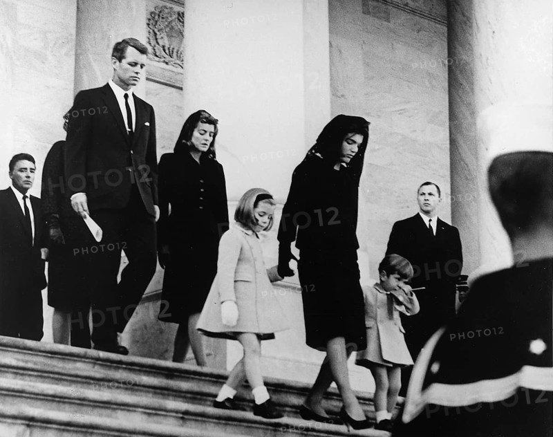 Robert Kennedy, Jacqueline and the children leaving the Capitol at JFK's funeral, 1963, USA John Fitzgerald Kennedy, JFK (29 May 1917 in Brookline, Massachusetts - to his assassination on 22 November 1963 in Dallas, Texas) was one of the most important American presidents. He was a member of the Democratic Party. His presidency during the 'Cold War' was characterised by many crises: Construction of the Berlin Wall, Cuban Missile Crisis, escalation of the Vietnam War, African-American civil rights movement. He campaigned for the abolition of racial segregation in the southern states and pursued a policy of détente. Under his presidency, the 'Red Telephone' was set up and the treaty banning nuclear weapons testing in the atmosphere, in space and under water was ratified. Contemporary history, historical