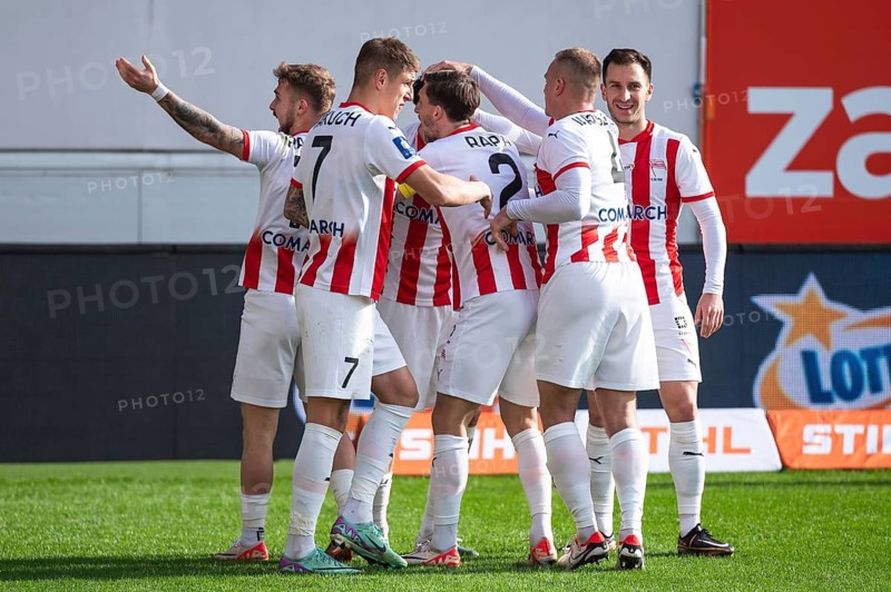 LUBIN, POLAND - FEBRUARY 18, 2024: Football match Polish PKO Ekstraklasa between KGHM Zaglebie Lubin vs Cracovia 1:1. Joy team of Cracovia after scoring goal