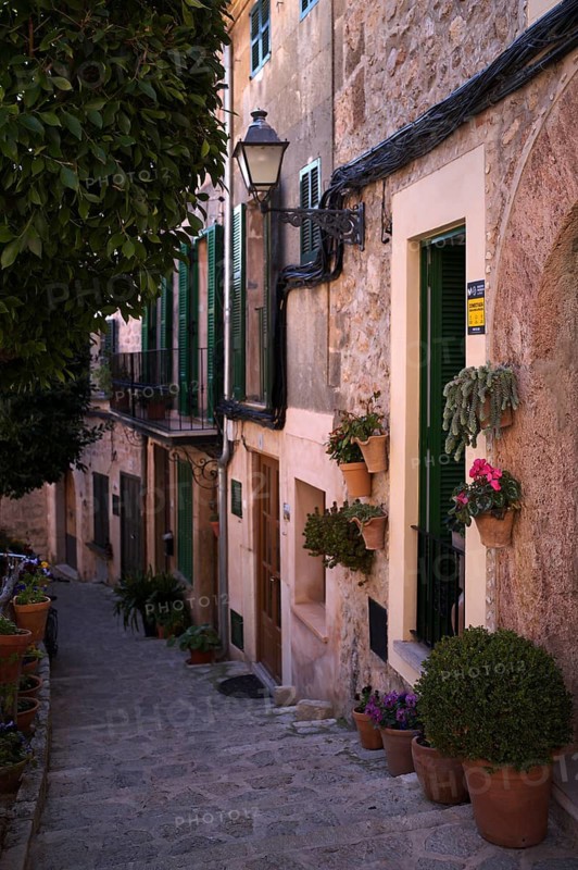 Alley, Valldemossa, Tramuntana Mountains, Serra de Tramuntana, Majorca, Balearic Islands, Balearic Islands, Spain