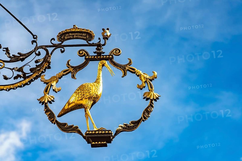 Goldenes sign Hotel zum Storchen in Volkach, Lower Franconia, Bavaria, Germany