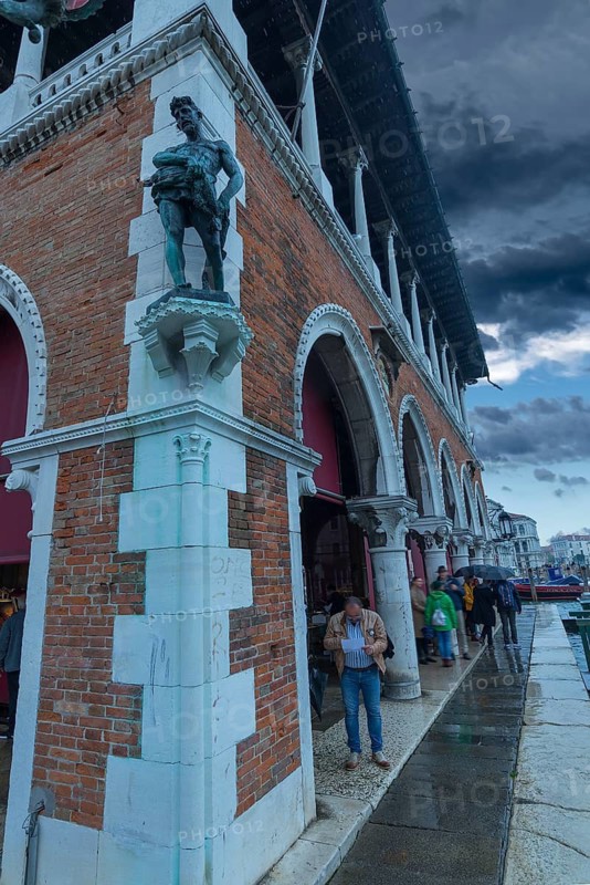 Peter the Fisherman sculpture at the fish market building, Rialto Market, Venice, Veneto, Italy